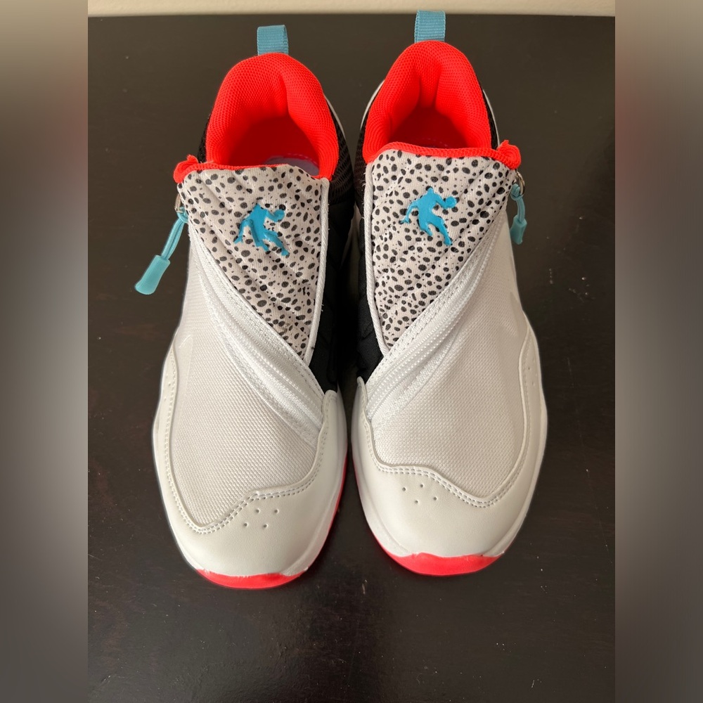 NWOT ANDI white, neon orange and gray basketball sneakers. Sz. 3 Youth.